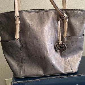 Micheal Kors purse, have been use but is in good condition